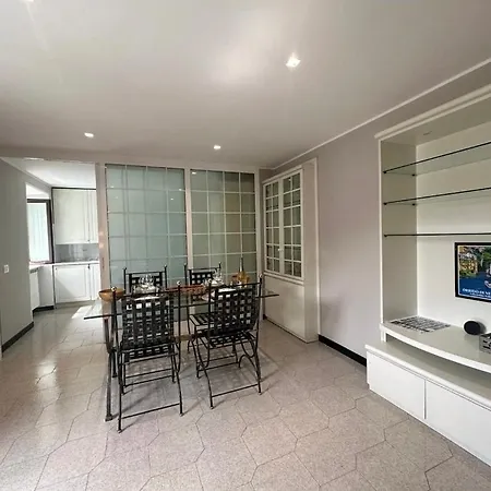 Lake, Lakefront 30m Apartment Como